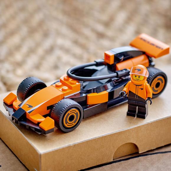 LEGO City 60442 F1®-kører med McLaren-racerbil