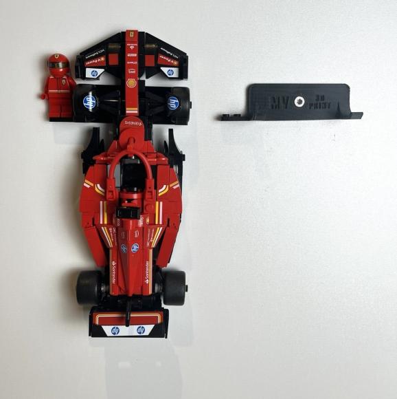 Ophæng til LEGO Speed Champions biler (med figur) sort.