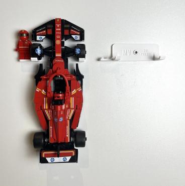 Ophæng til LEGO Speed Champions biler (med figur) hvid.