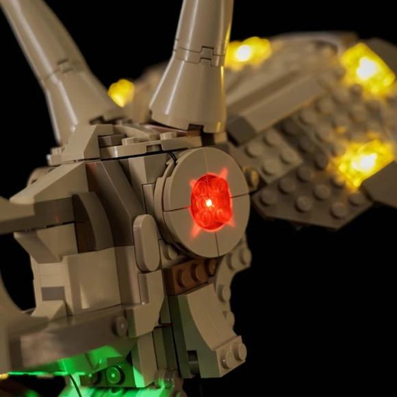 BrickBling lyssæt til: Jurassic World 76969 Dinosaurfossiler: Triceratops-kranium