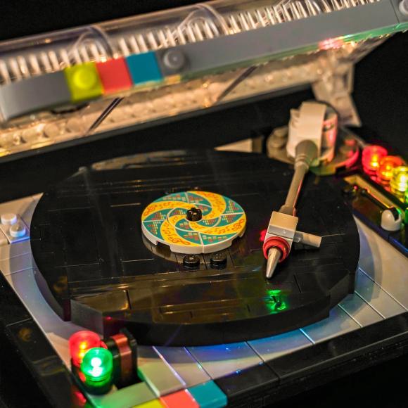 BrickBling lyssæt til: TEMA 40699 Retro plade-spiller