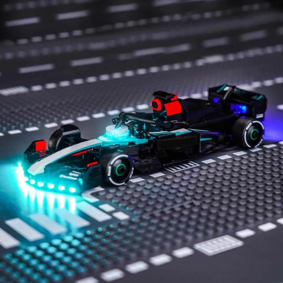 BrickBling lyssæt til: Speed Champions 77244 Mercedes-AMG F1® W15-racerbil