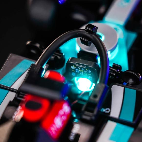 BrickBling lyssæt til: Speed Champions 77244 Mercedes-AMG F1® W15-racerbil