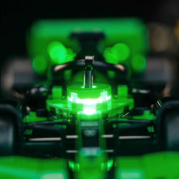 BrickBling lyssæt til: Speed Champions 77247 KICK Sauber F1® Team C44-racerbil