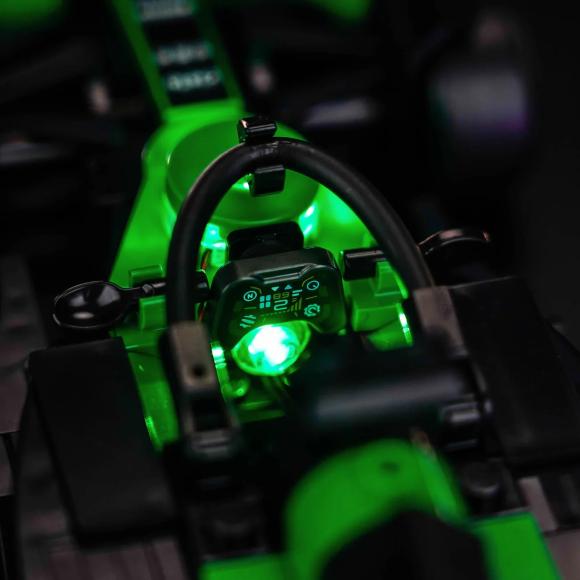 BrickBling lyssæt til: Speed Champions 77247 KICK Sauber F1® Team C44-racerbil