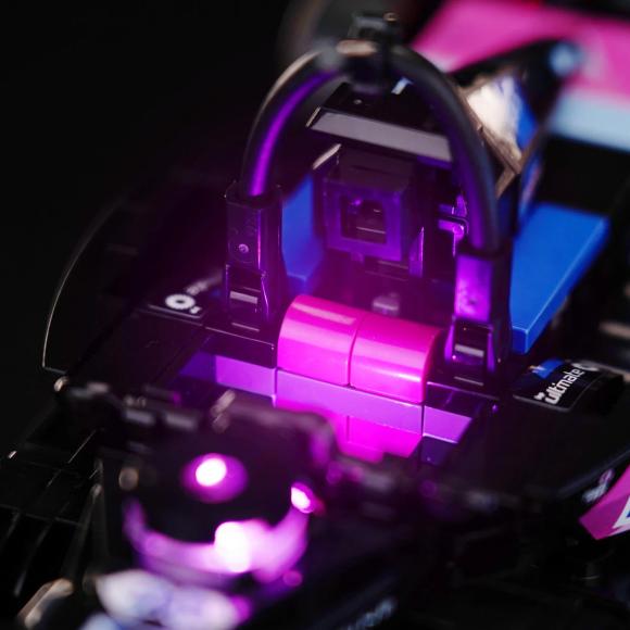 BrickBling lyssæt til: Speed Champions 77248 BWT Alpine F1® Team A524-racerbil