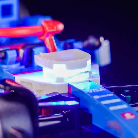 BrickBling lyssæt til: Speed Champions 77246 Visa Cash App RB VCARB 01 F1®-racerbil