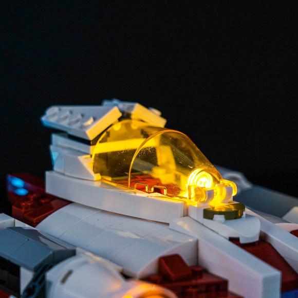 Oplyst LEGO Star Wars 75432 V-19 Torrent-stjernejæger med BrickBling kabine set fra venstre side forfra