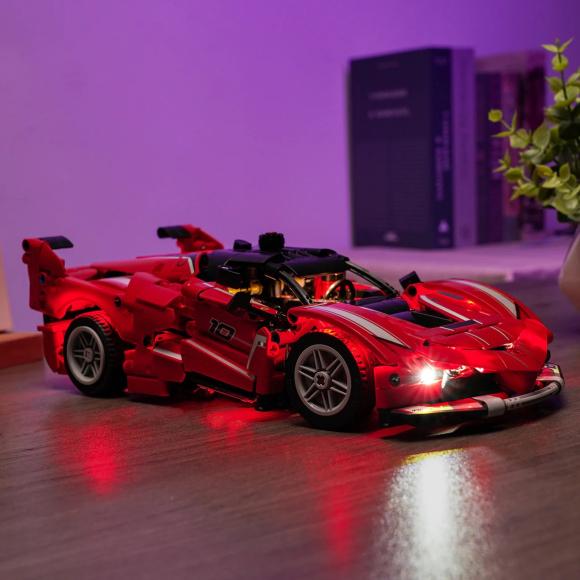 Oplyst LEGO Technic 42212 Ferrari FXX K set fra venstre side med baggrund