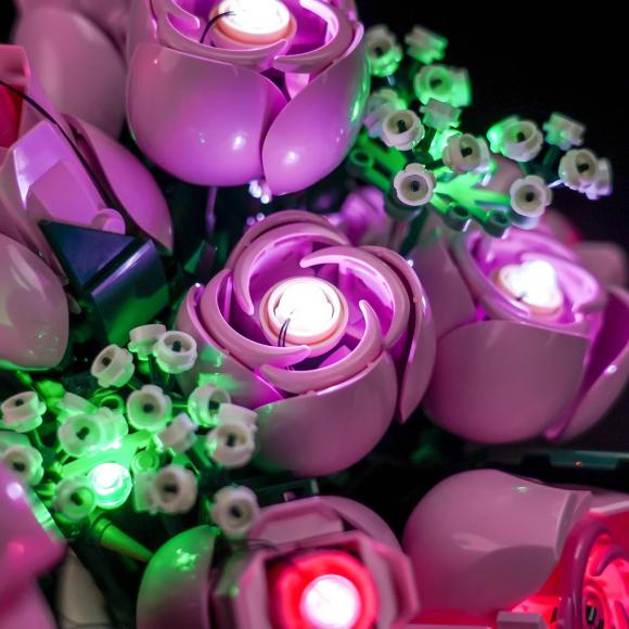 BrickBling lyssæt til: Botanicals 10374 Buket af pink roser