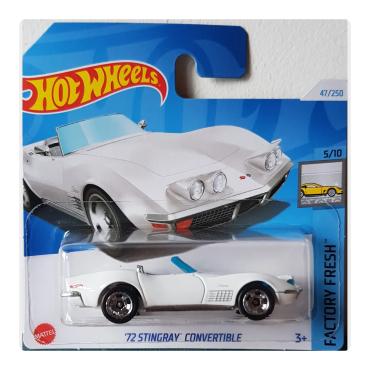 1972 Stingray Convertible i hvid i Hot Wheels pakke set forfra