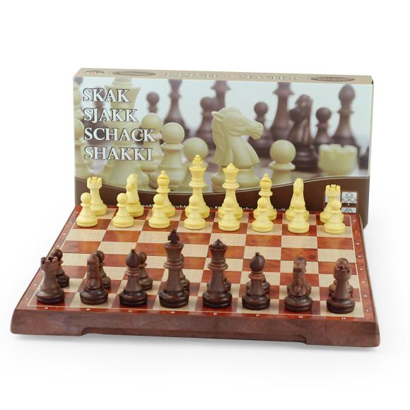 Skak & Dam kasse pakket ud med skak brikker fremme