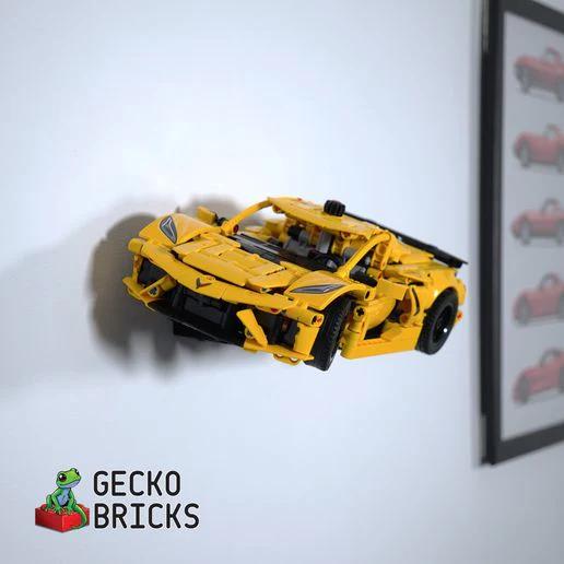 Ophængt LEGO Technic 42205 Chevrolet Corvette Stingray vandret på væg set fra siden