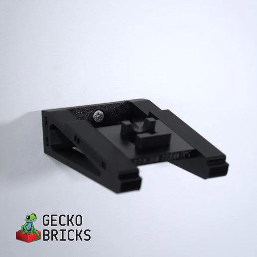 Ophæng der bruges til LEGO Technic 42205 Chevrolet Corvette Stingray på væg set forfra