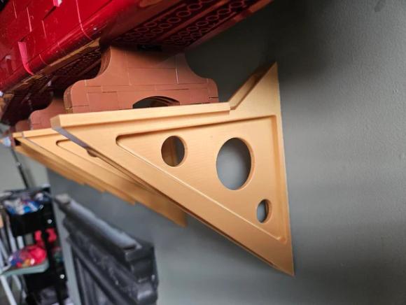 Ophæng set fra højre side med vinkel til lego icons 10294 titanic