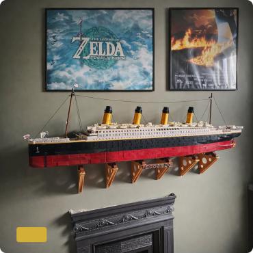 Ophængt lego icons 10294 titanic set fra siden