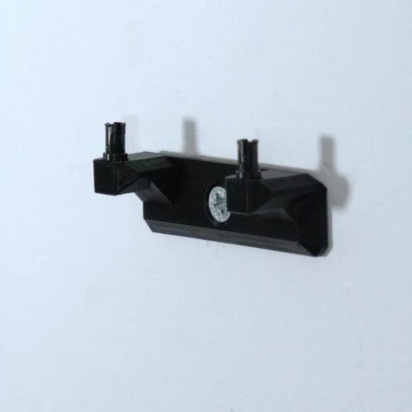 Ophængt brugt til at hænge LEGO Icons 10337 Lamborghini Countach 5000 Quattrovalvole lodret