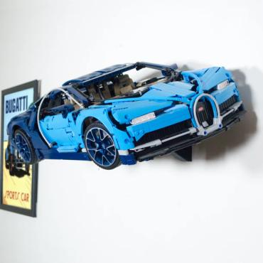 Ophængt LEGO Technic 42083 Bugatti Chiron vandret set fra højre