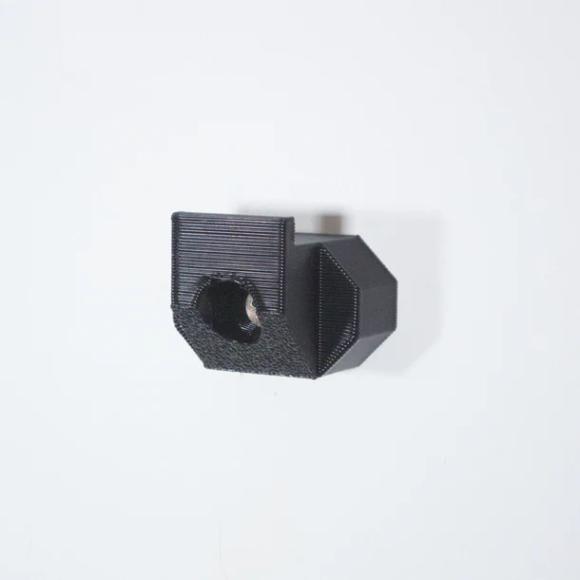 Ophæng brugt til at hænge LEGO Technic 42083 Bugatti Chiron lodret