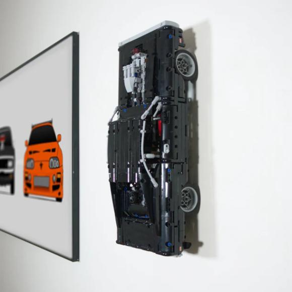 Ophængt LEGO Technic 42111 Doms Dodge Charger lodret set fra højre