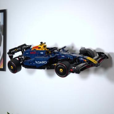 Ophængt LEGO Technic 42206 Oracle Red Bull RB20 F1 vandret set fra højre