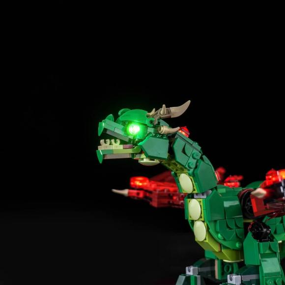 Oplyst LEGO Creator 31161 Middelalder-drage med BrickBling zoomet ind på hoved