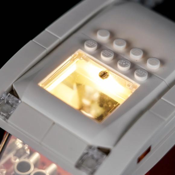 Oplyst LEGO City 60454 Ferie-eventyr i autocamper med Brickbling åben soltag zoomet ind