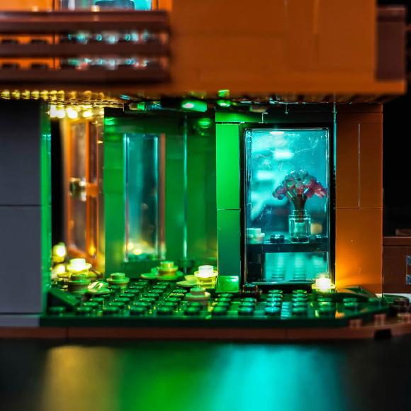 Oplyst LEGO Ideas 21354 Twilight Cullen Familiens hus med BrickBling udenfor detaljer