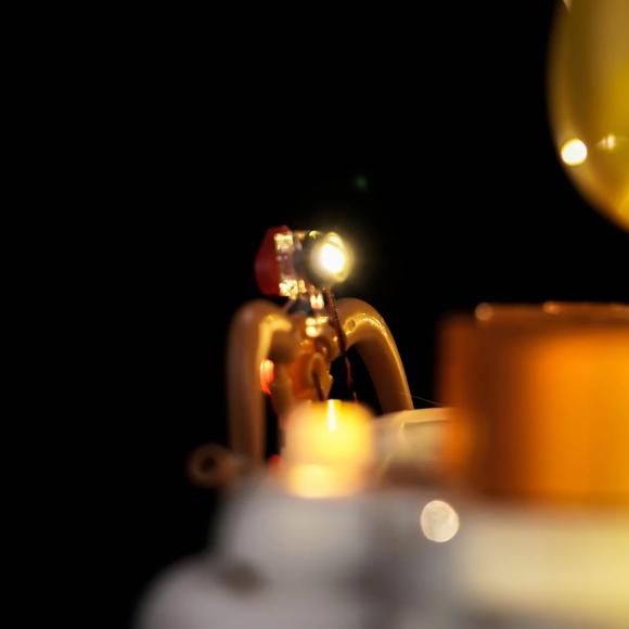 Oplyst LEGO 40824 Kærligheds-piphans med BrickBling detaljer oplyst