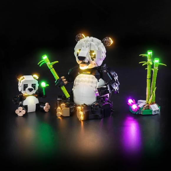 Oplyst LEGO Creator 31165 vilde dyr pandafamilie med BrickBling set forfra