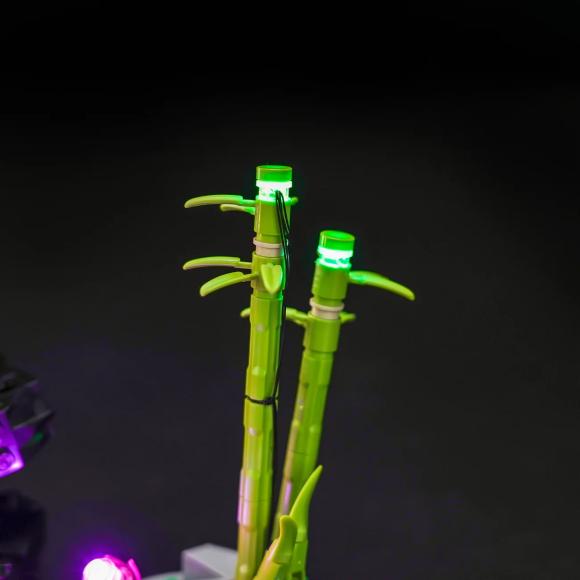 Oplyst LEGO Creator 31165 vilde dyr pandafamilie med BrickBling bambus som tilbehør