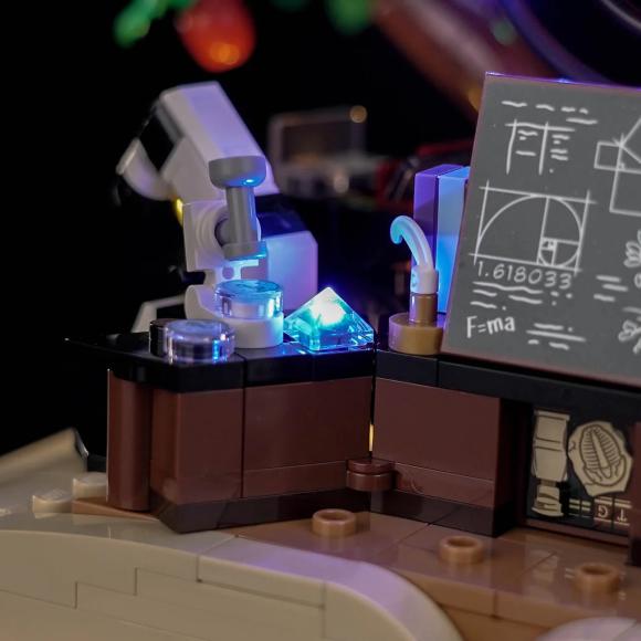 Oplyst LEGO Ideas 21355 Naturvidenskabens udvikling med BrickBling videnskabssted 