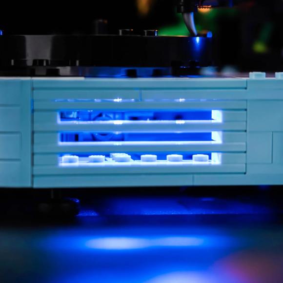 Oplyst LEGO Creator 31172 Pladespiller med blomster BrickBling udgang for musikken til pladespilleren.