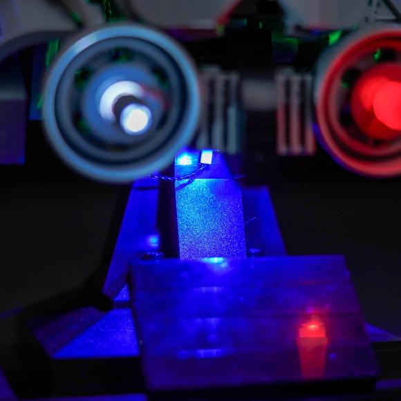 BrickBling lyssæt til: Star Wars 75429 AT-AT™-førers hjelm