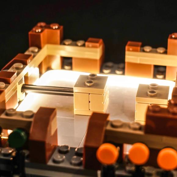 BrickBling lyssæt til: Minecraft 21272 Skovpalæets kampring