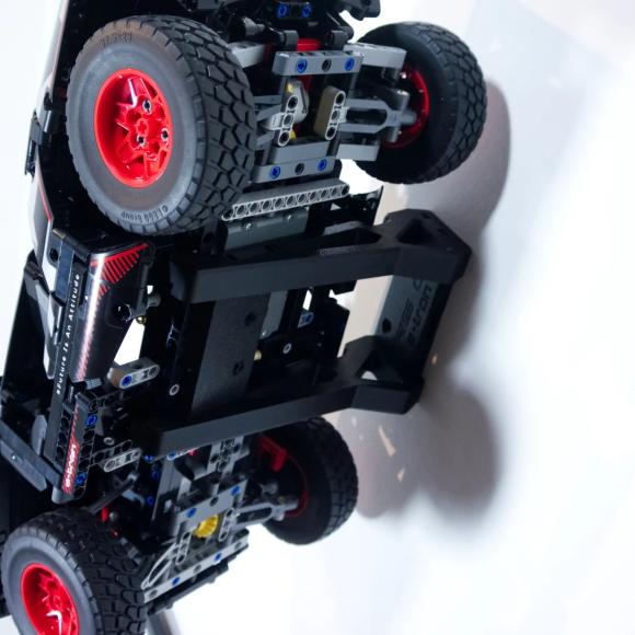 Vægophæng Technic 42160 Audi RS Q E-Tron (sort) vandret