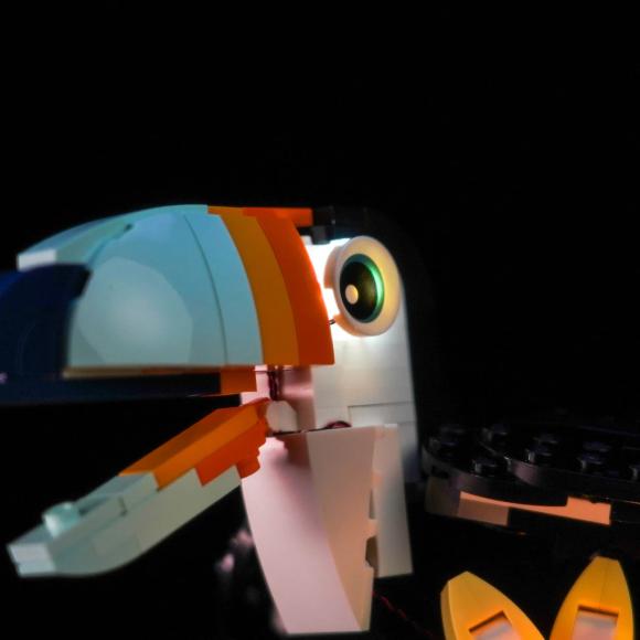BrickBling lyssæt til: Creator 31173 Vilde dyr: Tropisk tukan