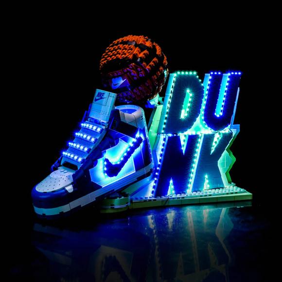 BrickBling lyssæt til: Icons 43008 Nike Dunk x LEGO® Set