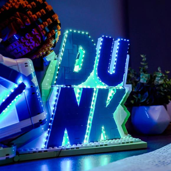 BrickBling lyssæt til: Icons 43008 Nike Dunk x LEGO® Set