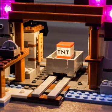 BrickBling lyssæt til: Minecraft 21277 Hakke-minen