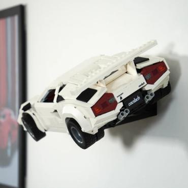 Ophængt LEGO Icons 10337 Lamborghini Countach 5000 Quattrovalvole vandret bagende set fra højre side