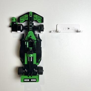 Ophæng til LEGO Speed Champions biler (med figur) hvid.