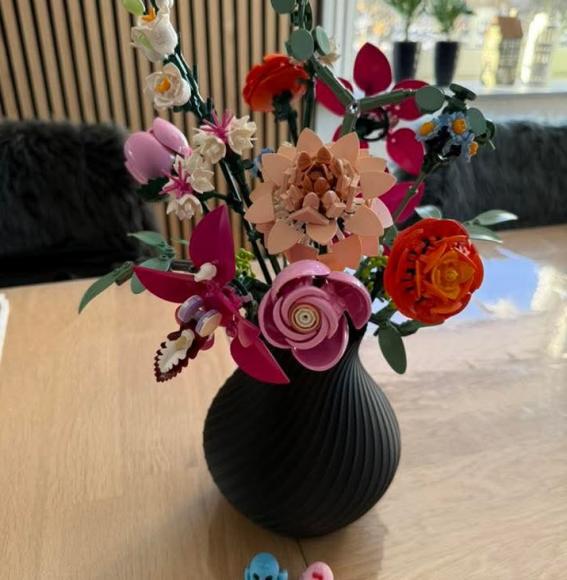 Blomstervase til LEGO (med indsats) sort